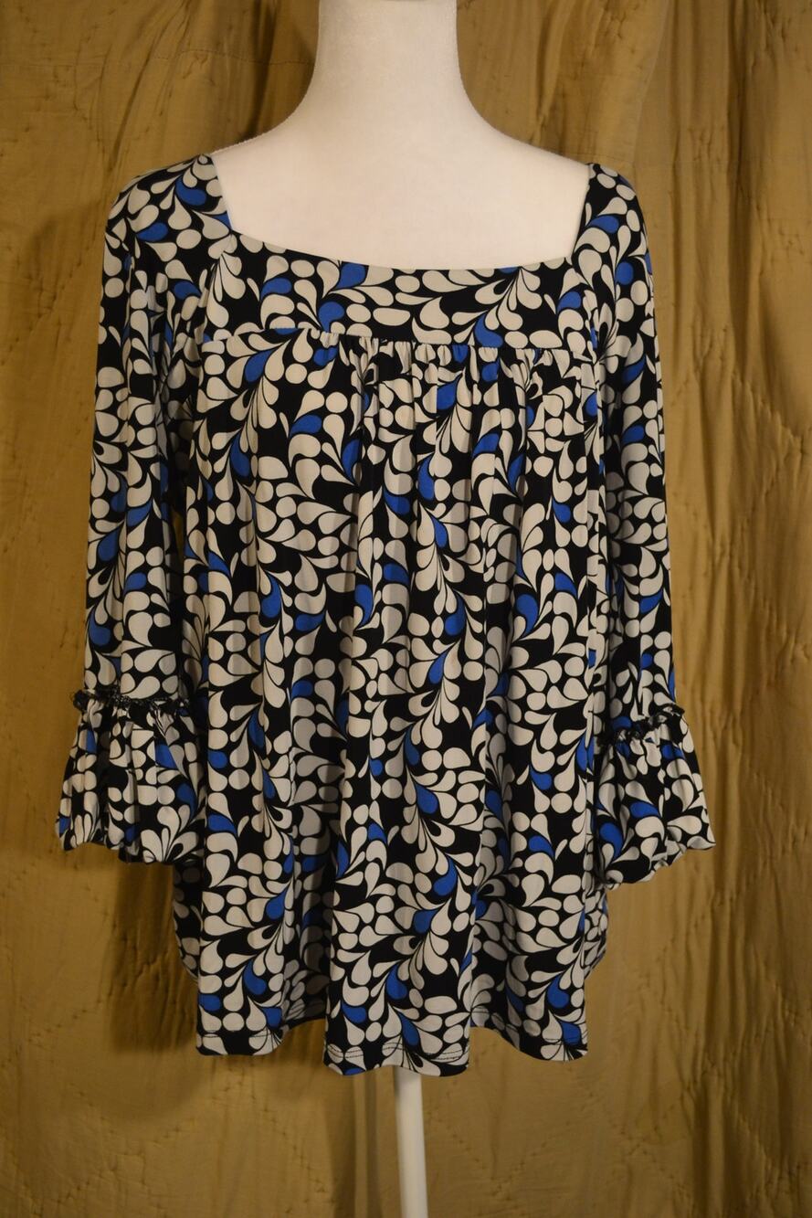Venezia Women’s 14/16 Black White Blue Abstract Print Bell Sleeve Tunic Top